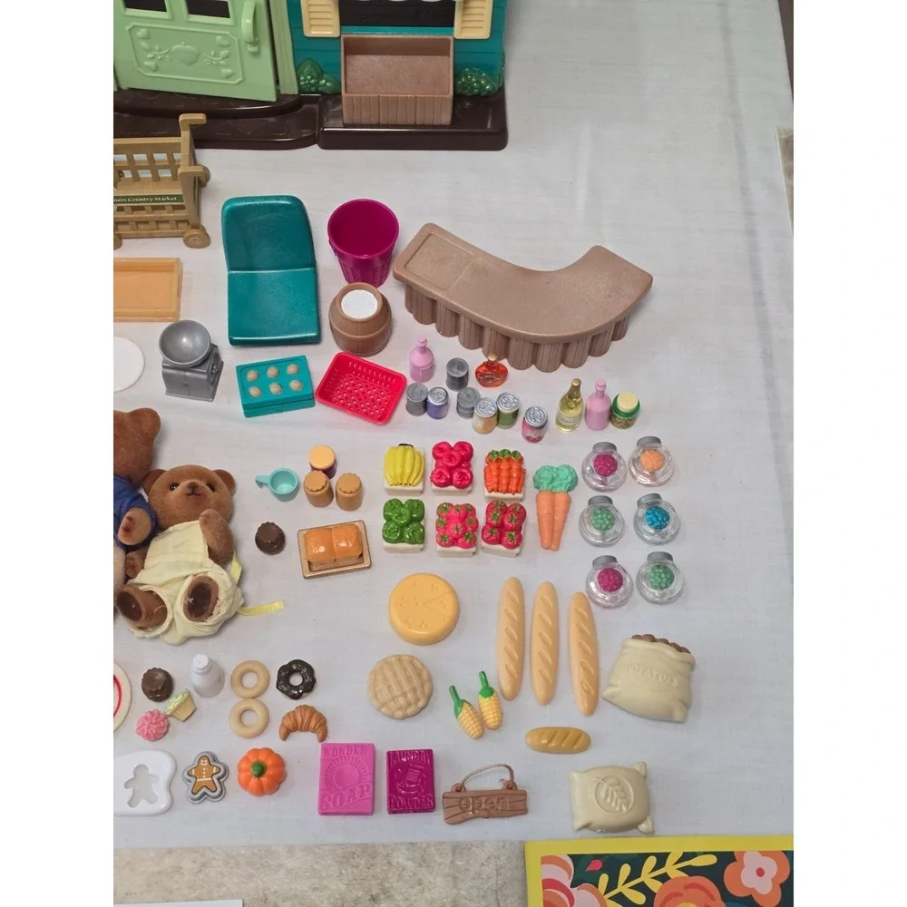 Li'l Woodzeez Calico Critters Mix HOPPIN' FARMERS MARKET Store with Toy Food